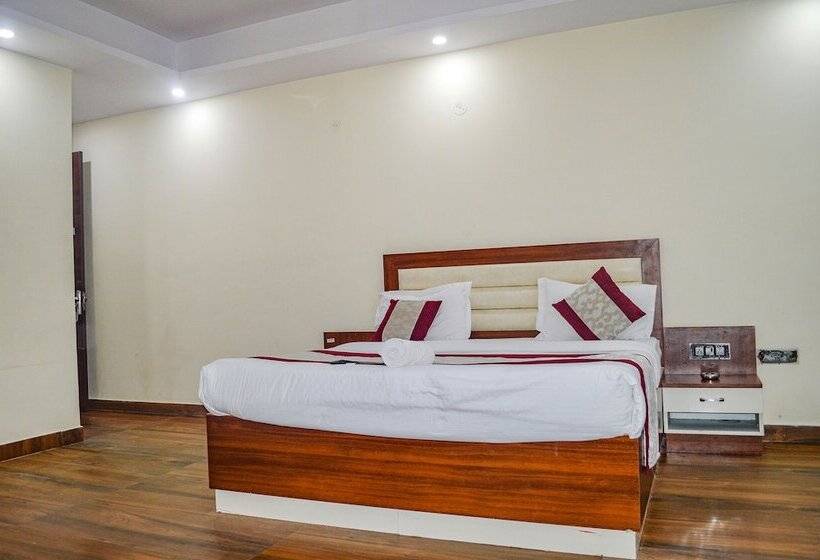 Fabhotel The Golf Inn