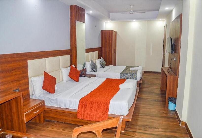 Fabhotel The Golf Inn