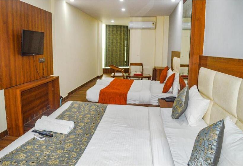 Fabhotel The Golf Inn