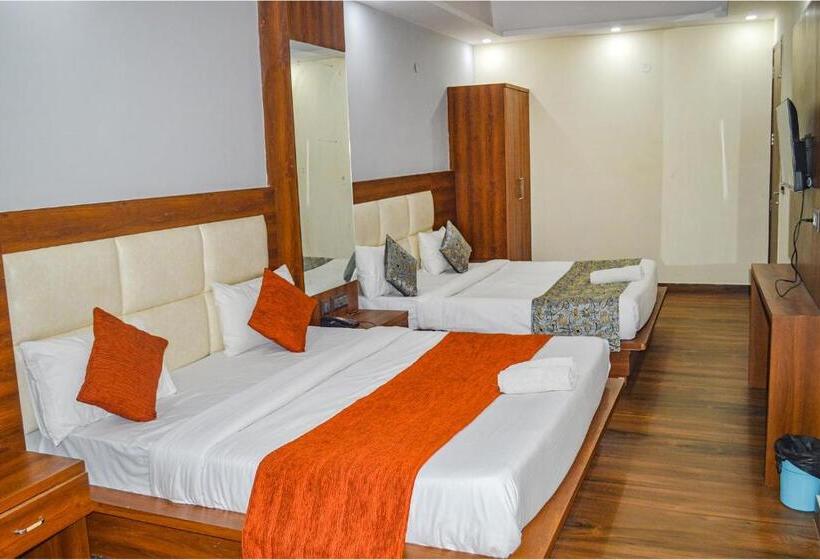 Fabhotel The Golf Inn