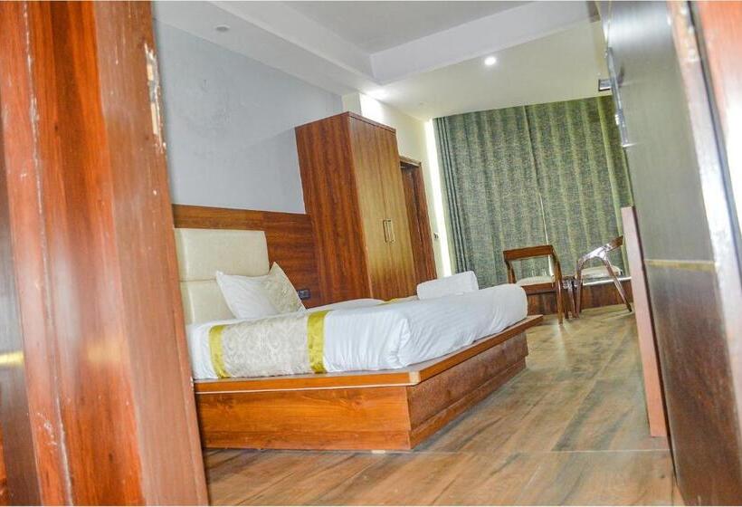 Fabhotel The Golf Inn