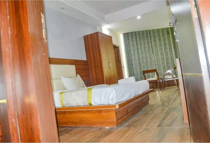 Fabhotel The Golf Inn