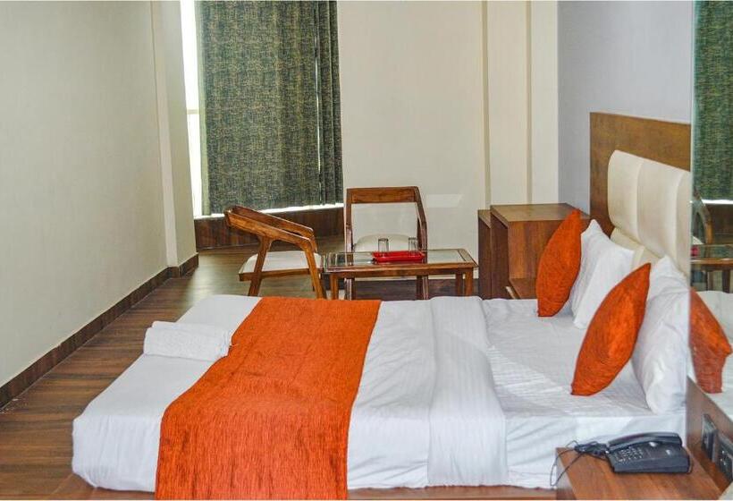 Fabhotel The Golf Inn