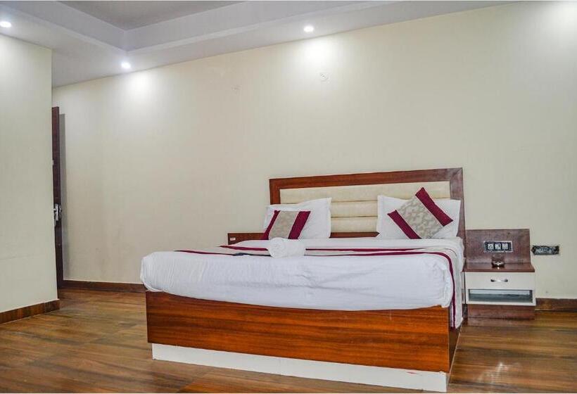 Fabhotel The Golf Inn