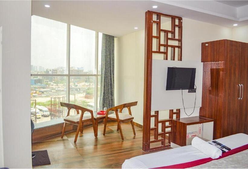 Fabhotel The Golf Inn