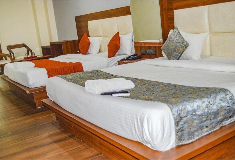 Fabhotel The Golf Inn