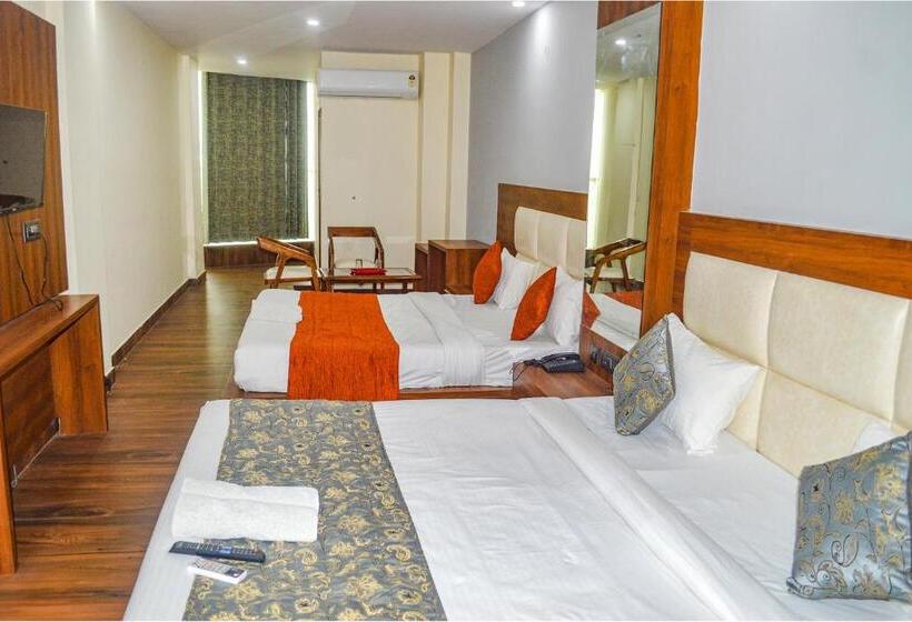 Fabhotel The Golf Inn