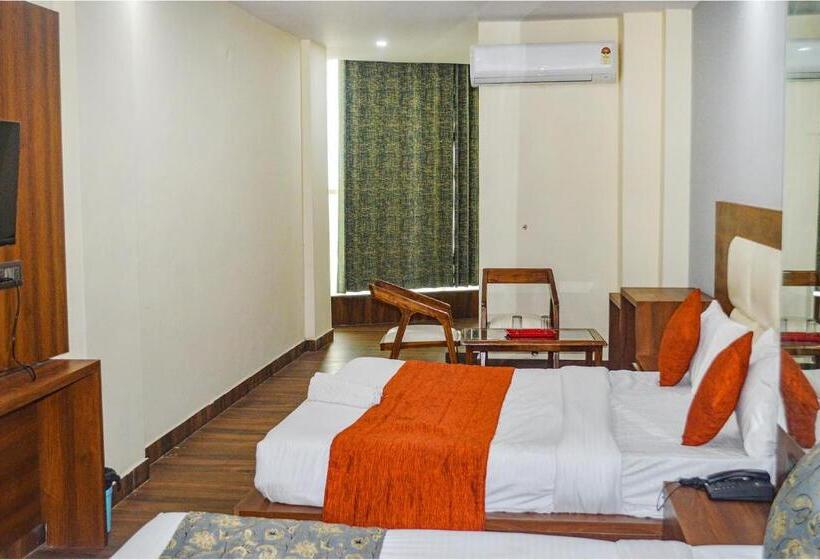 Fabhotel The Golf Inn