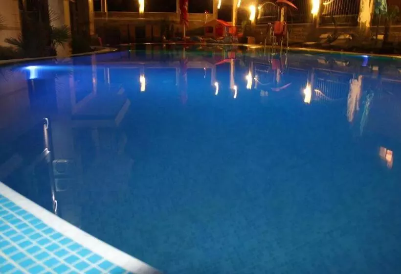 Hotelli Taai