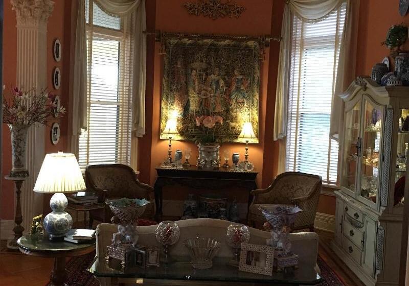 مبيت وإفطار Burke Mansion