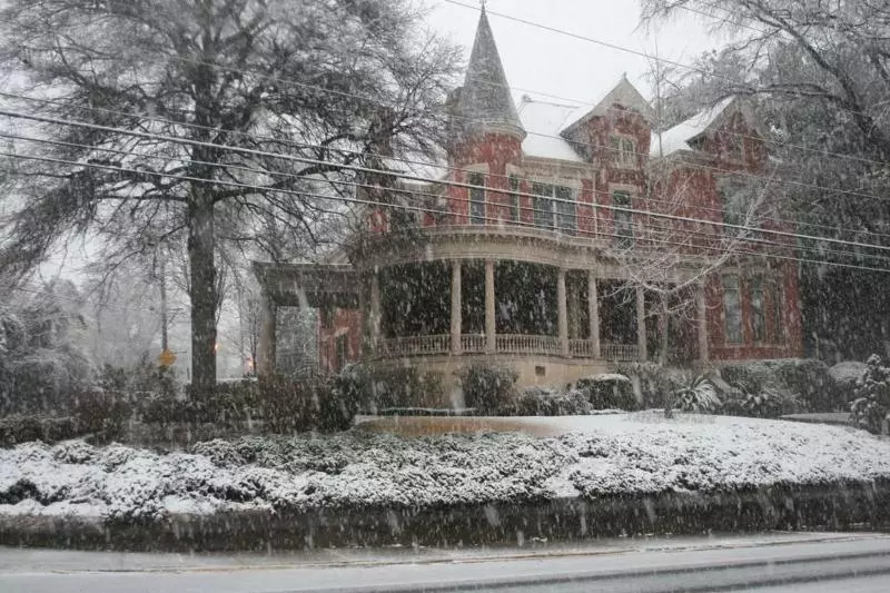 Aamiaismajoitus (B&B) Burke Mansion