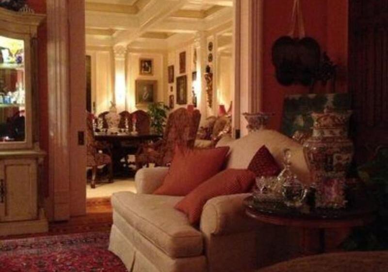 مبيت وإفطار Burke Mansion