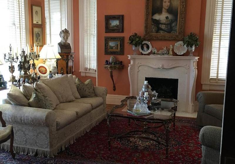 مبيت وإفطار Burke Mansion