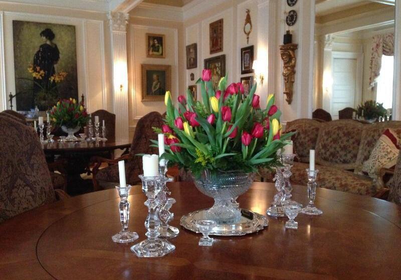 مبيت وإفطار Burke Mansion