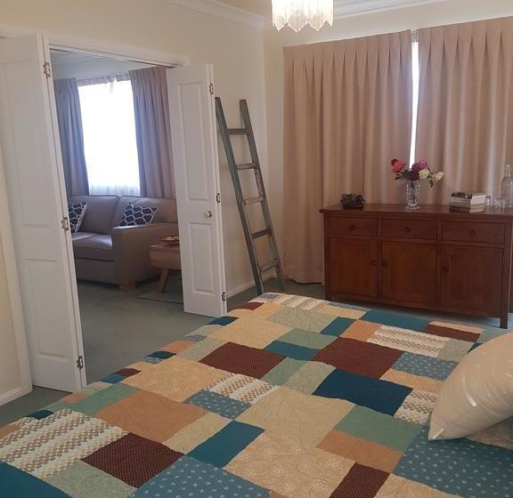 Grovely House Bed & Breakfast