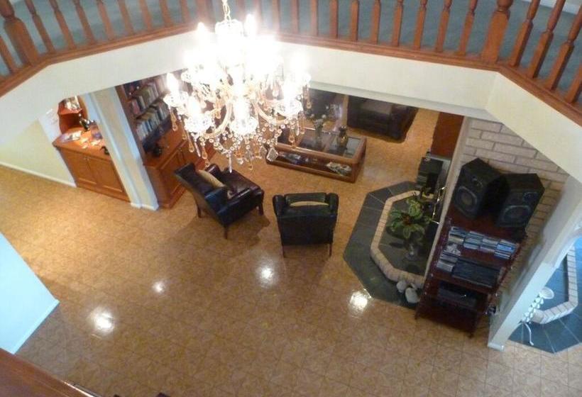 Grovely House Bed & Breakfast