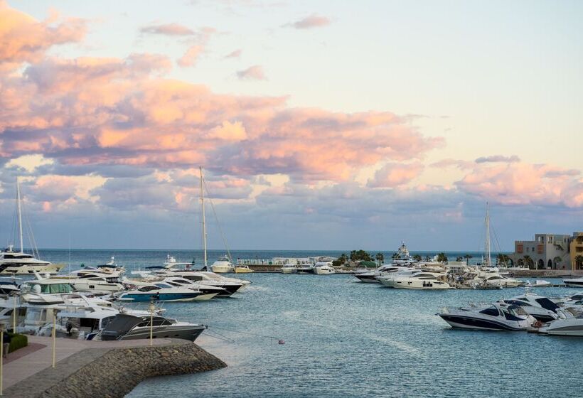 هتل Ancient Sands Golf Resort And Residences