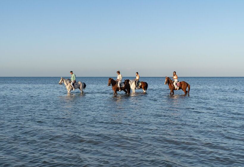 هتل Ancient Sands Golf Resort And Residences