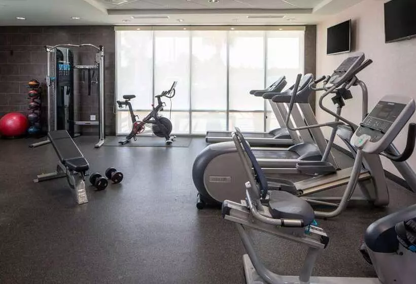 هتل Home2 Suites By Hilton Gulfport I10
