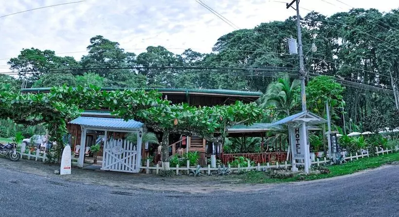هتل La Isla Inn