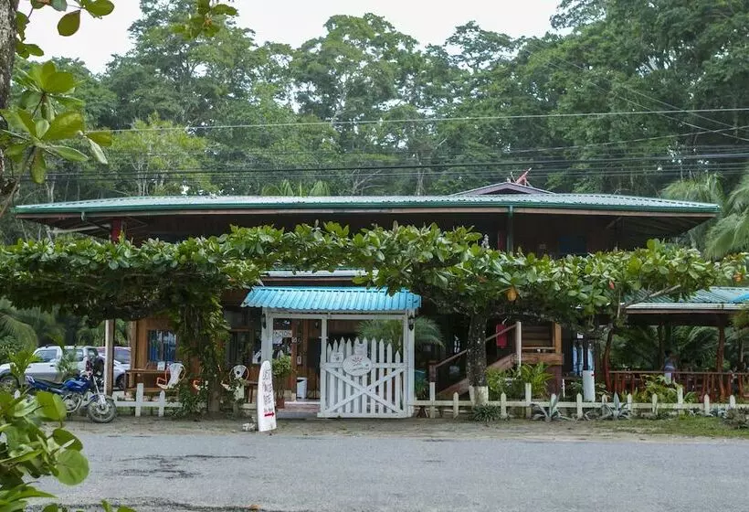 هتل La Isla Inn