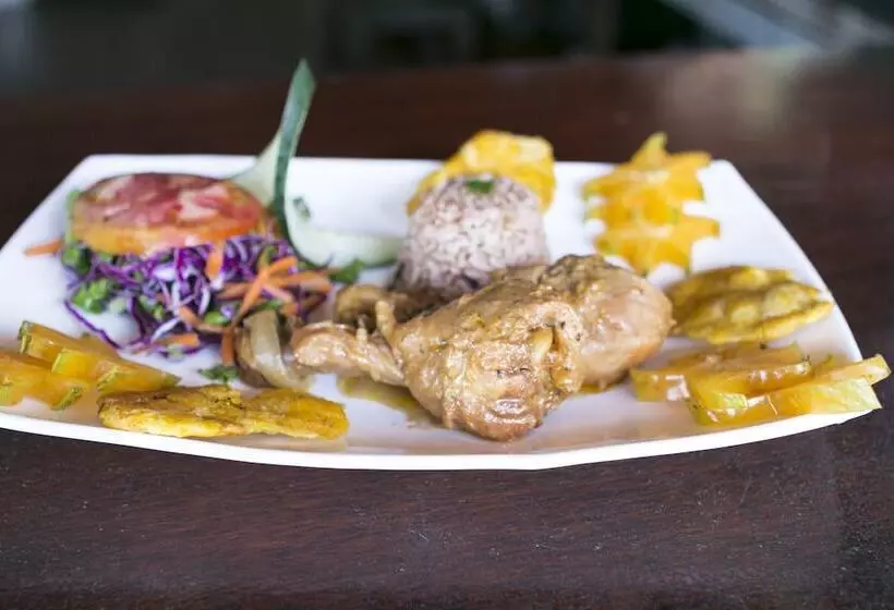 هتل La Isla Inn