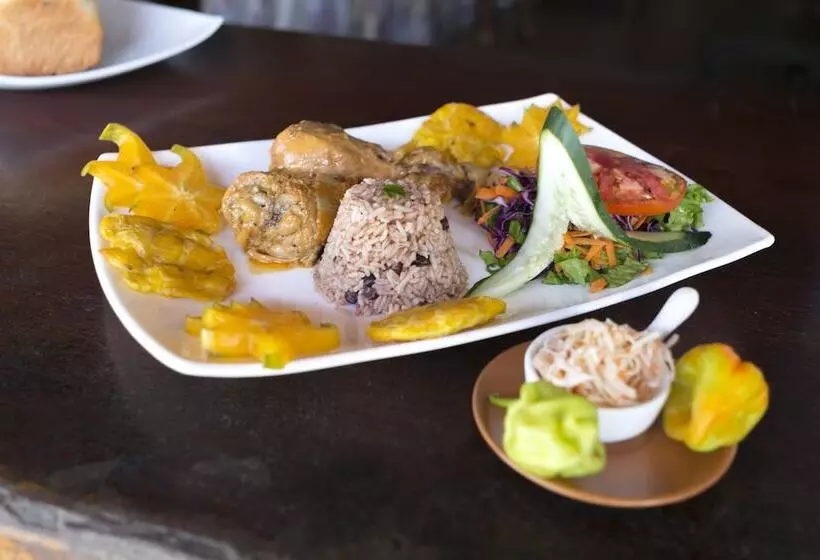 هتل La Isla Inn