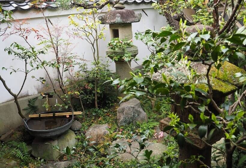 Naramachi Hostel & Restaurant