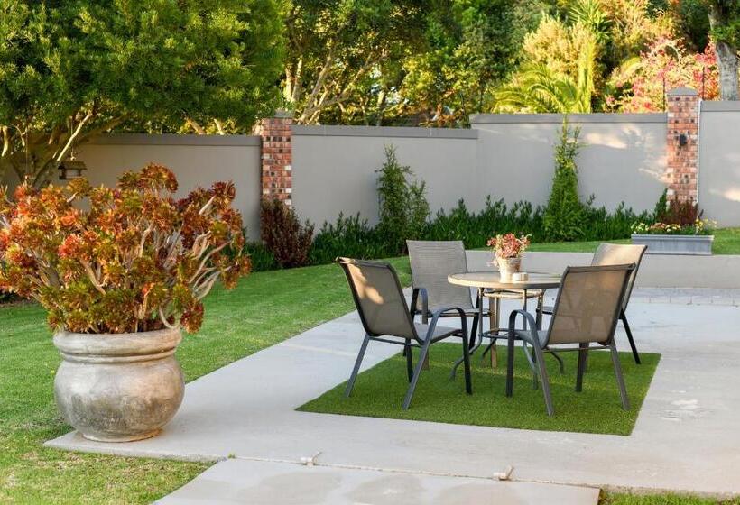 膳宿费 Four Palms Accommodation