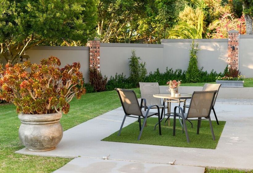 膳宿费 Four Palms Accommodation