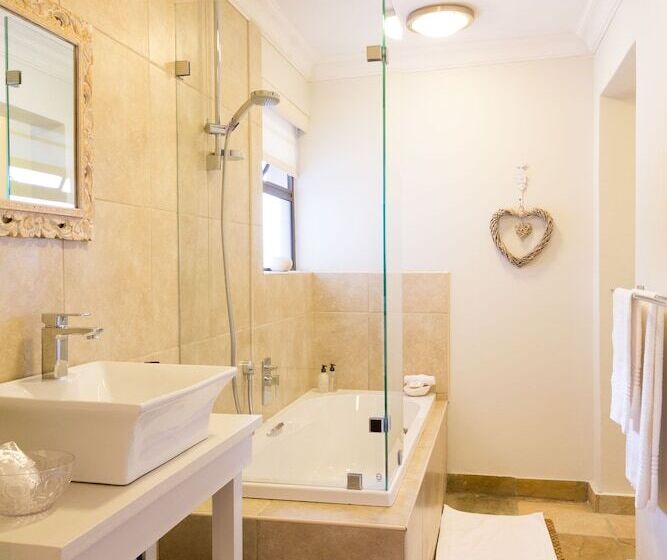 膳宿费 Four Palms Accommodation