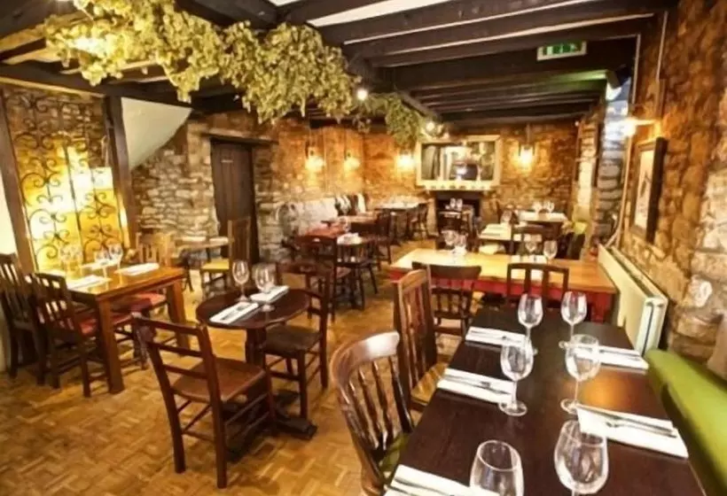 簡易ホテル Woodstock Arms