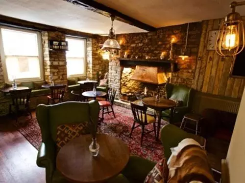 簡易ホテル Woodstock Arms