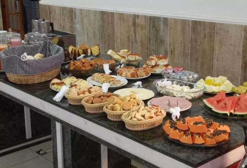 ホテル Alzira Imperial