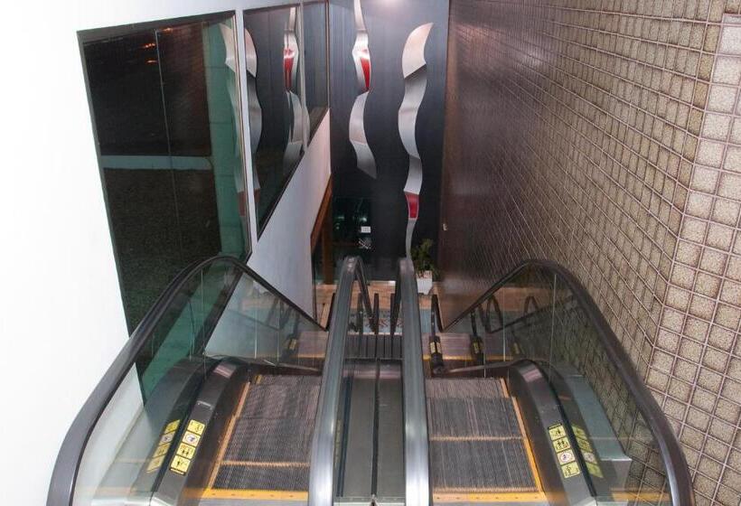 Отель Lagoa Serena Flat