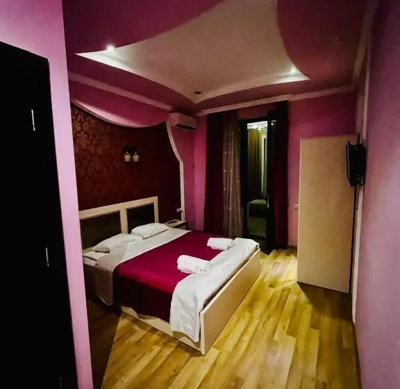 هتل Lux Palace