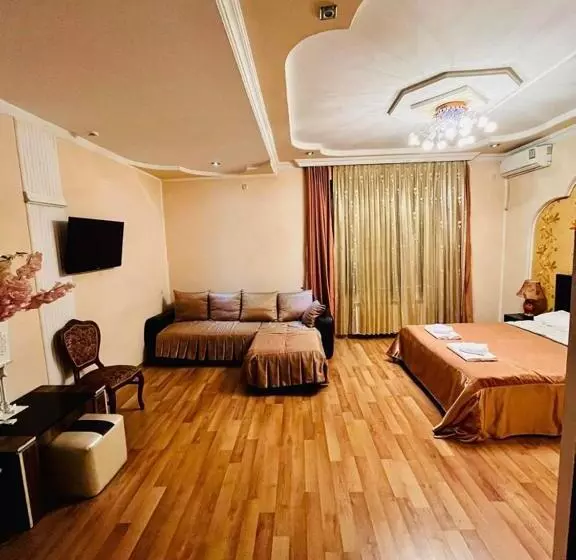 هتل Lux Palace