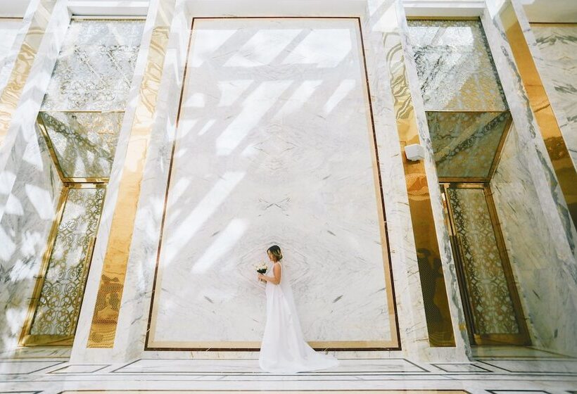 ホテル The Biltmore  Tbilisi