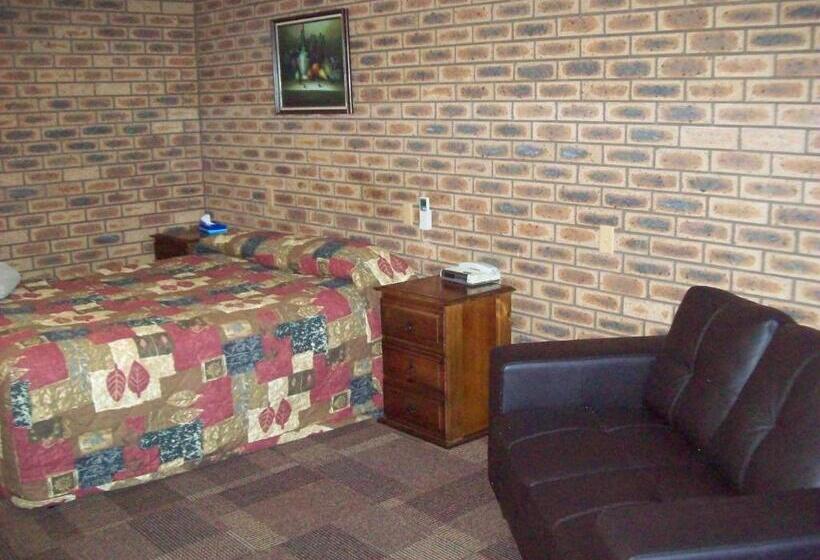 Мотель Cobar Town And Country Motor Inn