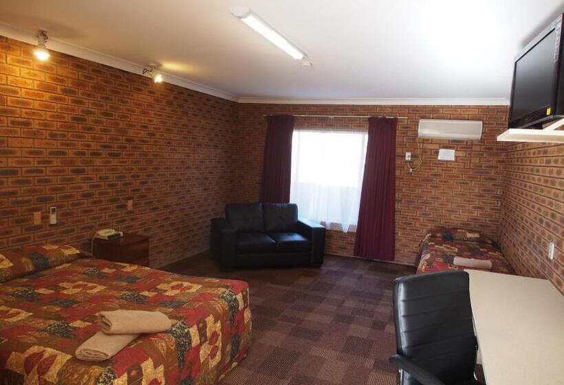 Мотель Cobar Town And Country Motor Inn