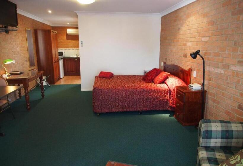 Мотель Cobar Town And Country Motor Inn