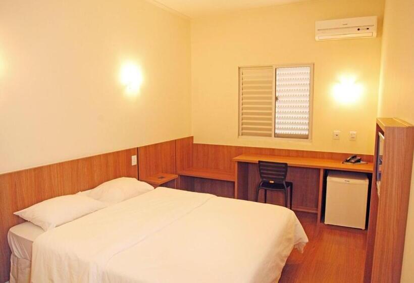 Bernal Hotel Econômico