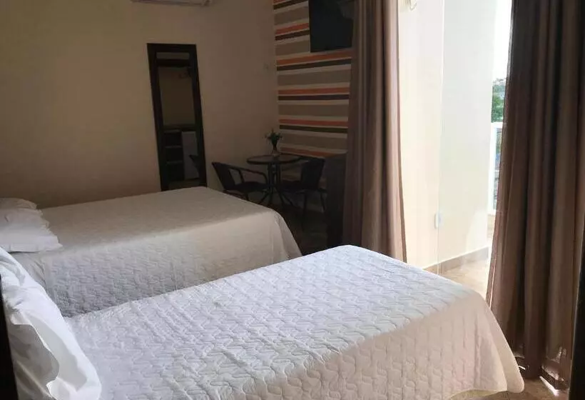 ホテル Pousada E Restaurante Manah