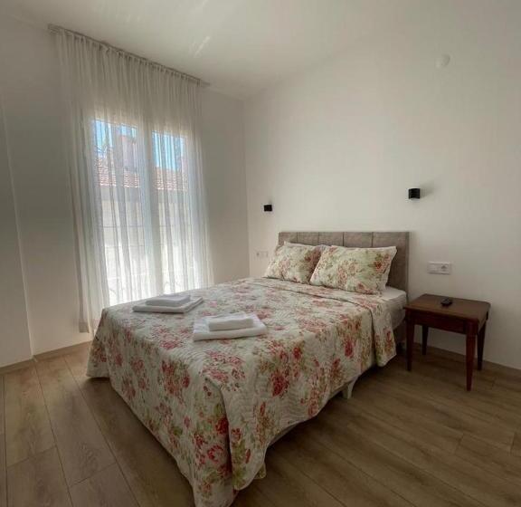 تختخواب و صبحانه Adil Otel