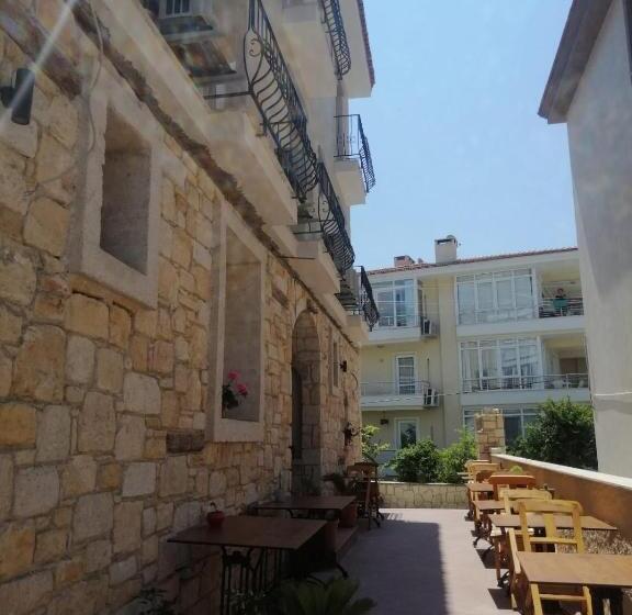 تختخواب و صبحانه Adil Otel