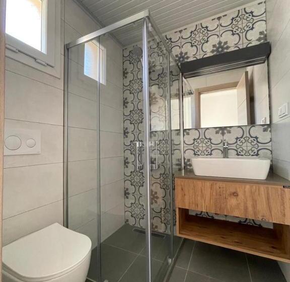 تختخواب و صبحانه Adil Otel