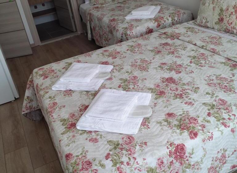 تختخواب و صبحانه Adil Otel