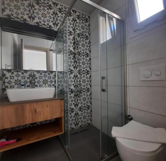 تختخواب و صبحانه Adil Otel