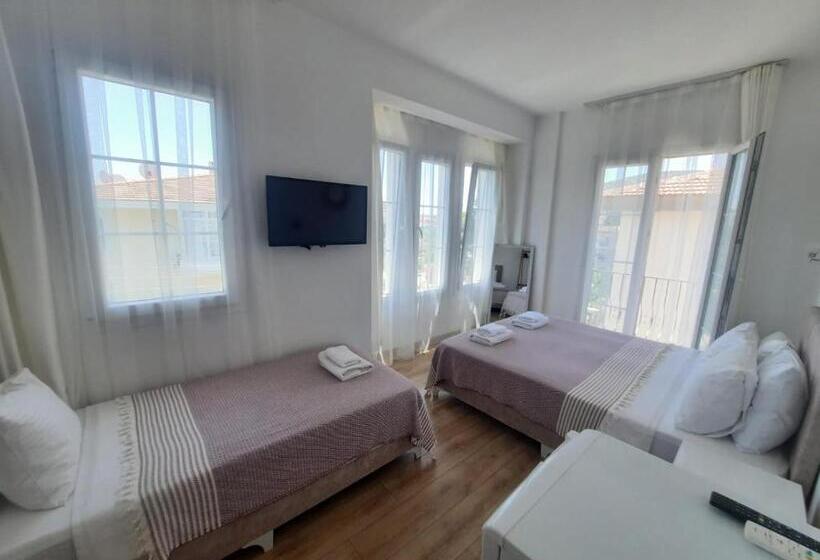 تختخواب و صبحانه Adil Otel