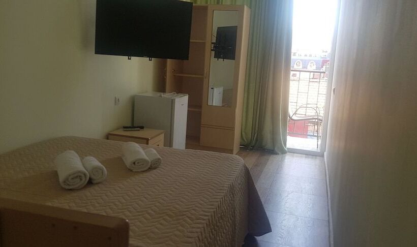 تختخواب و صبحانه Green Villa